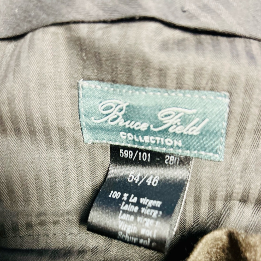 Bruce Field Brown Italian Suit Pure Wool Size IT 54/46
Dry clean only